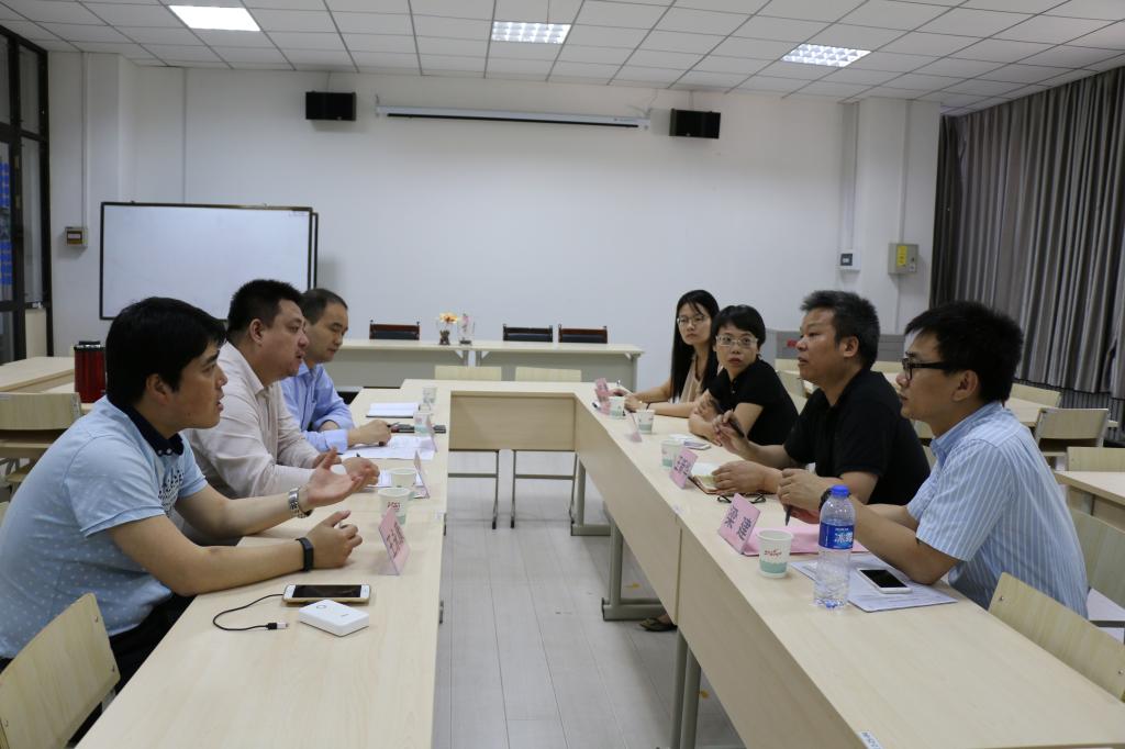 施耐德电气(中国)有限公司代表与电气学院领导进行座谈
