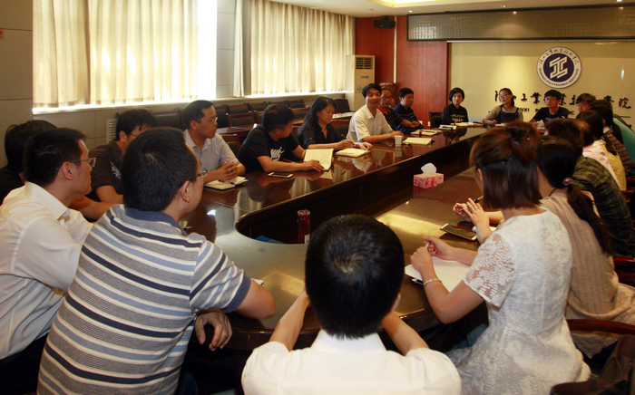 党委书记崔岩参加电气工程学院教师代表座谈会