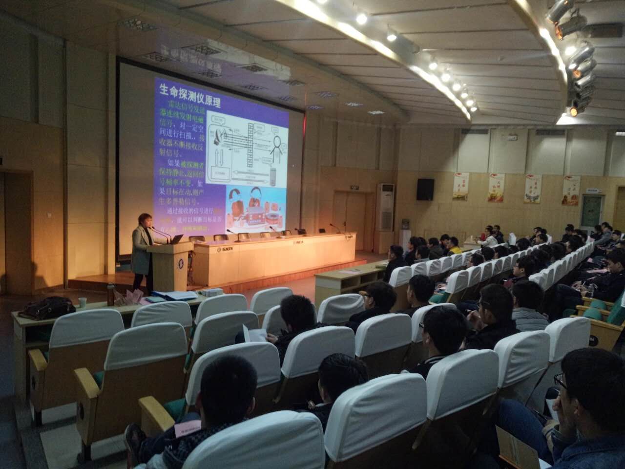 电气学院谢静老师讲课现场