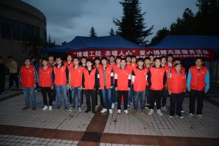 电气工程学院志愿者合影