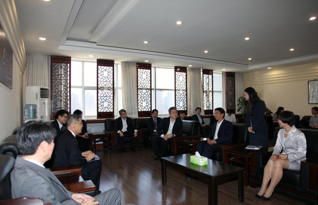 我院党委书记崔岩、院长张晓云与日本电装株式会社一行座谈